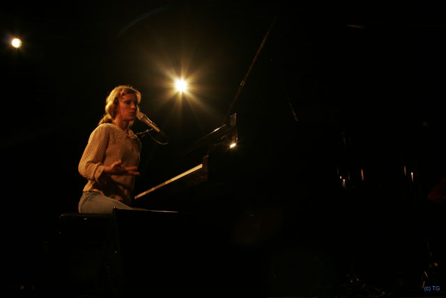 Emily Loizeau 5