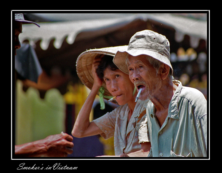 Vietnam-Vieux-cigarette